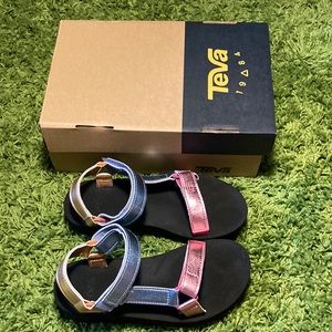 Teva NIB Midform Universal Shimmer Sz8